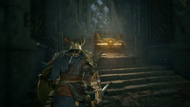 A Gyldhunter approaching a glowing locked chest in an official Mistfall Hunter screenshot